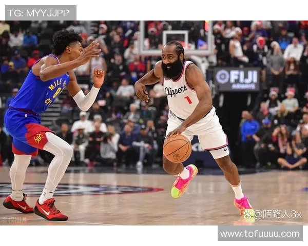 快船主场击败爵士，系列赛1-0领先：逆袭之路上的闪亮一战